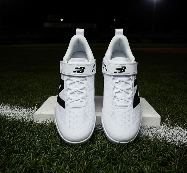 Top view of the New Balance FuelCell 4040 v8 Molded Cleats - White/Black