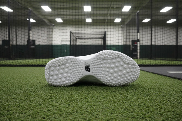 View of the sole on the New Balance FuelCell 4040 v8 Turf Trainer - White/Black